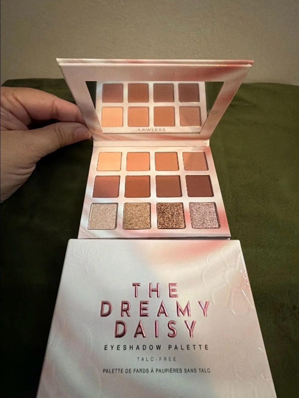 NIB Lawless Dream Daisy Palette